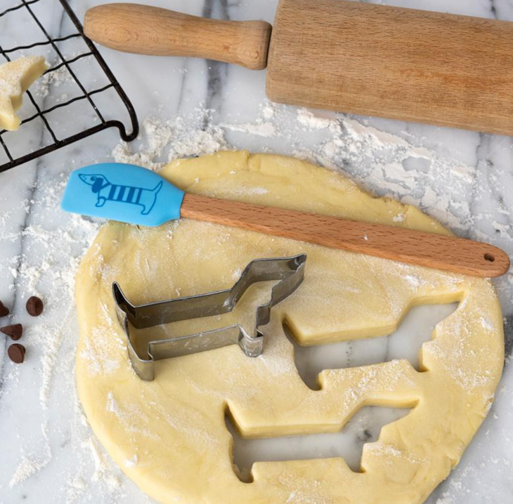 Mini teckel baksetje spatel met koekjesuitsnijder