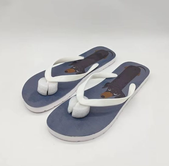 grijze teckel flip flops