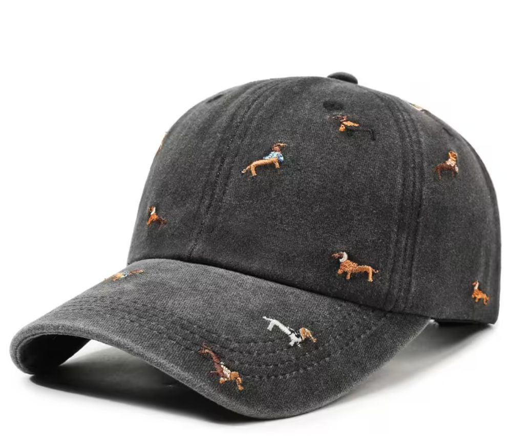 grijze teckel pet met geborduurde teckeltjes