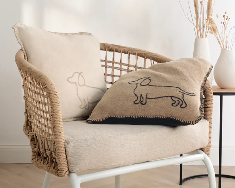 beige teckel kussenhoes 50x50