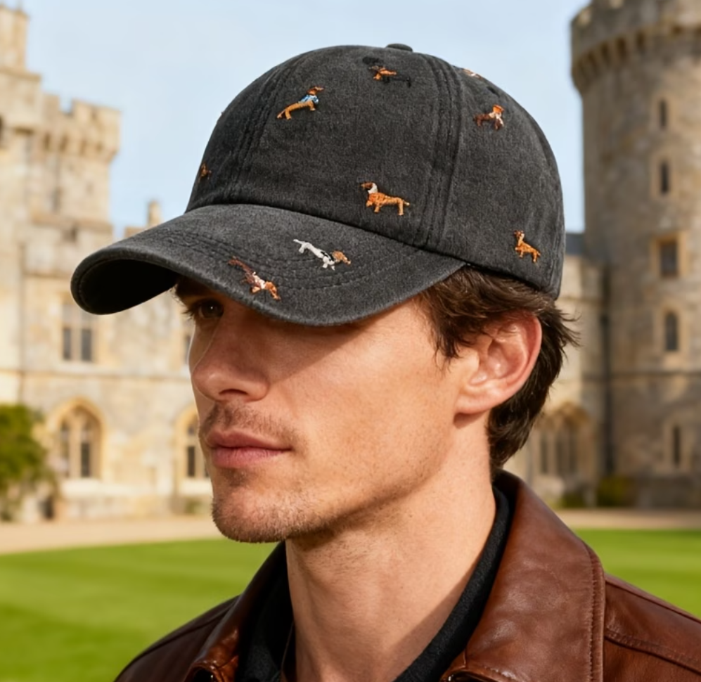 grijze teckel pet met geborduurde teckeltjes