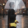 teckel handtas geel met regenjas