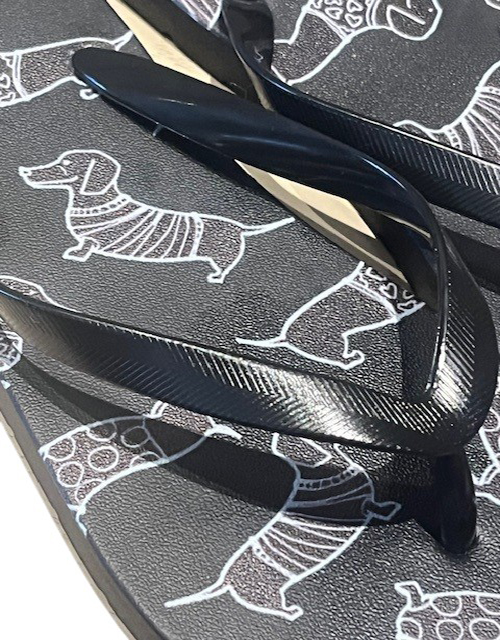 zwarte flipflops_3-Photoroom